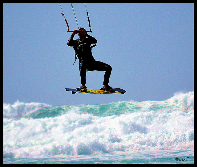 Kitesurfer en acción